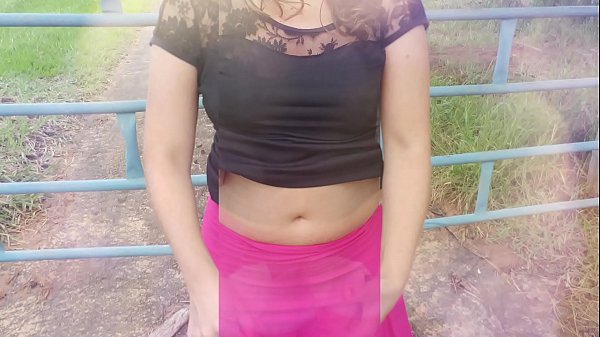 A’ cluich air an tuathanas, bean taighe fìor, galla agus an duine aice san dùthaich