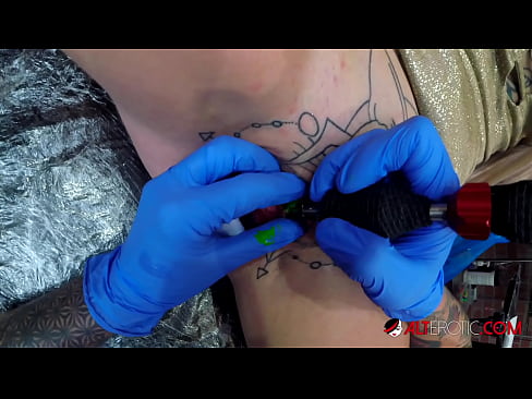 ❤️ Fìor tattooed hottie Sully Savage fhuair tattoo air a clitoris ❤️ Porn anal aig porn gd.pornsos-com.ru ❌️